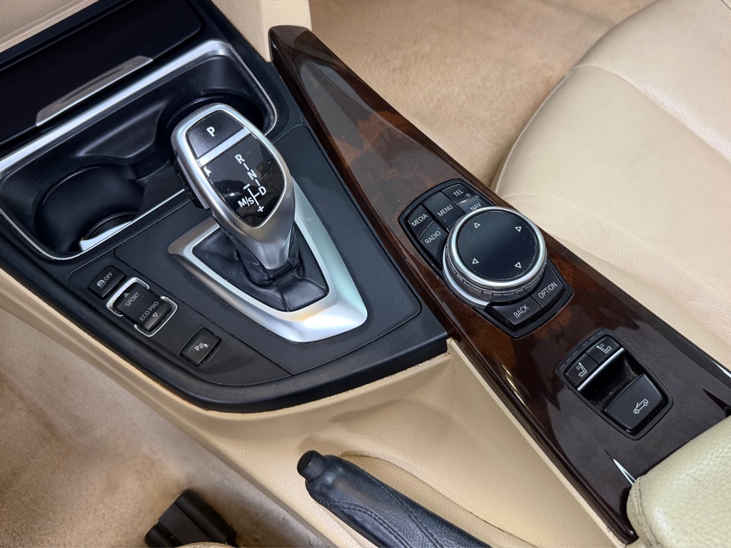Photo 29 of this BMW 4 SERIES