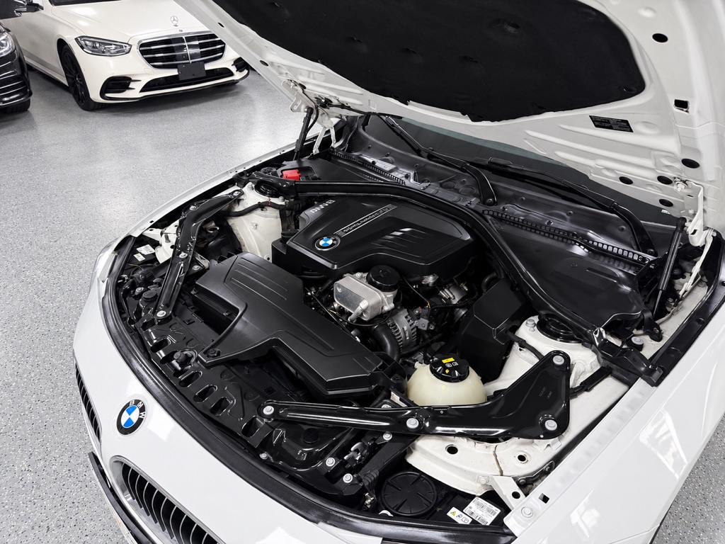 Photo 22 of this BMW 4 SERIES