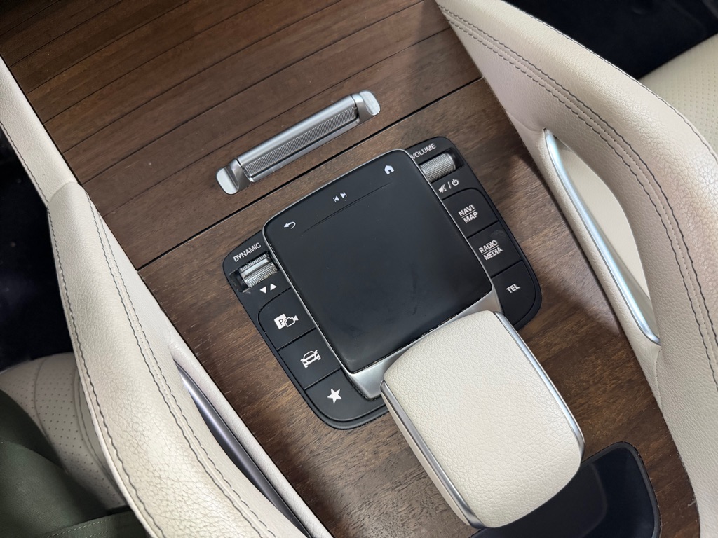 Photo 35 of this MERCEDES-BENZ GLE