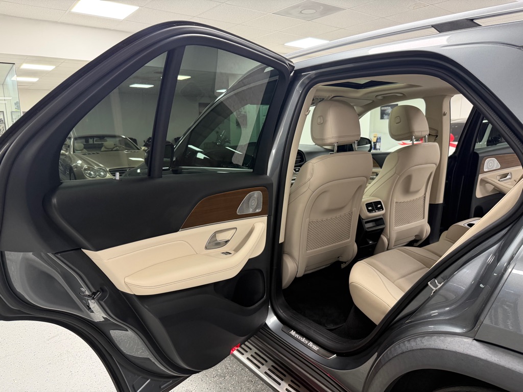 Photo 30 of this MERCEDES-BENZ GLE