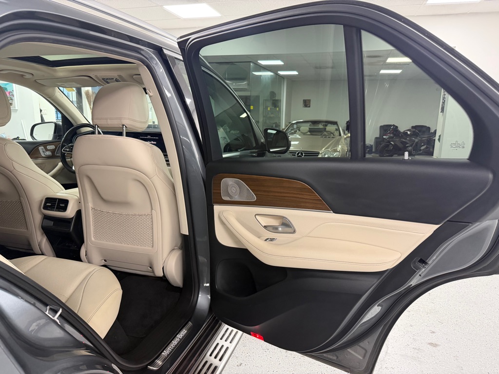 Photo 27 of this MERCEDES-BENZ GLE