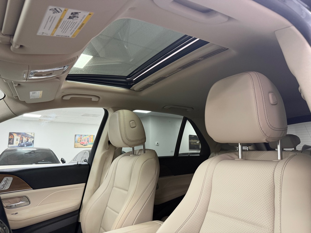 Photo 46 of this MERCEDES-BENZ GLE