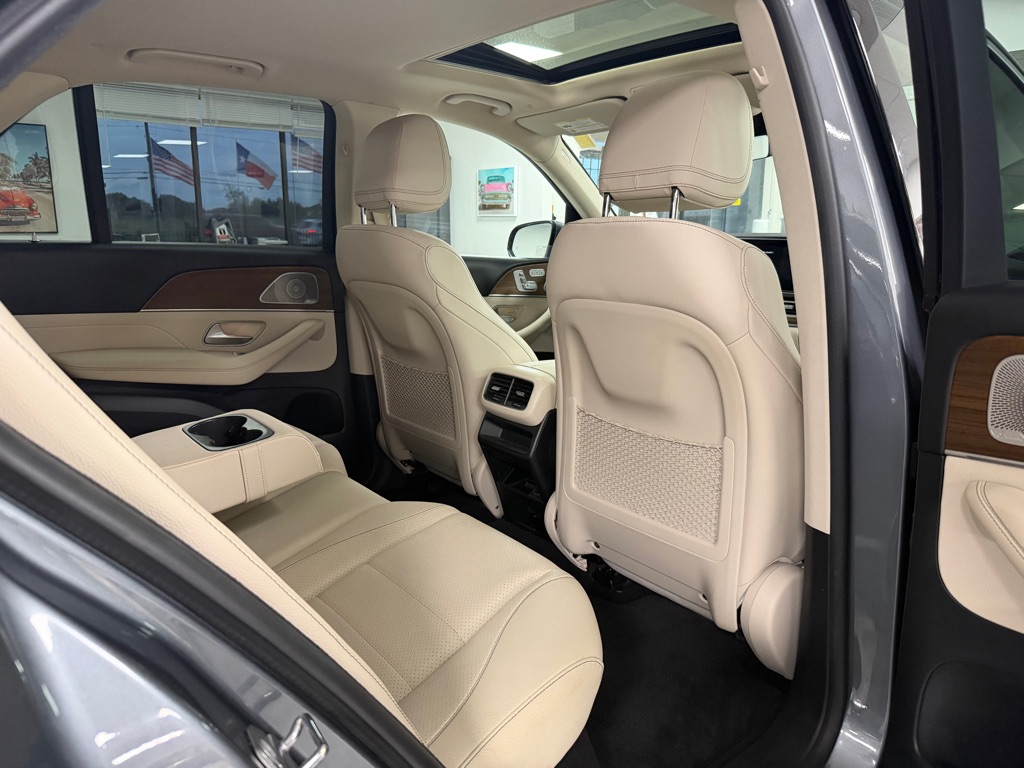 Photo 26 of this MERCEDES-BENZ GLE