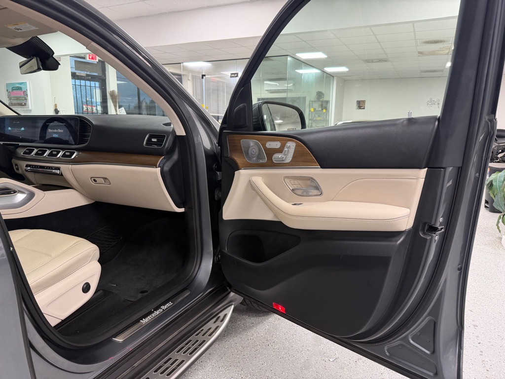 Photo 25 of this MERCEDES-BENZ GLE