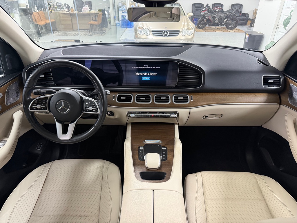 Photo 18 of this MERCEDES-BENZ GLE