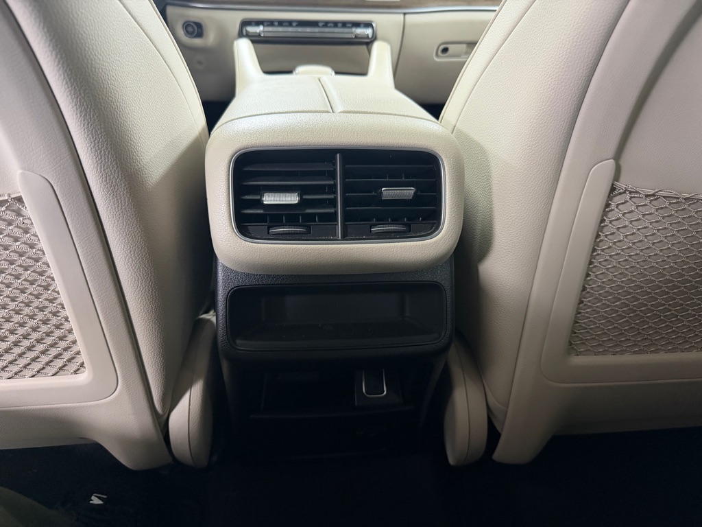 Photo 54 of this MERCEDES-BENZ GLE