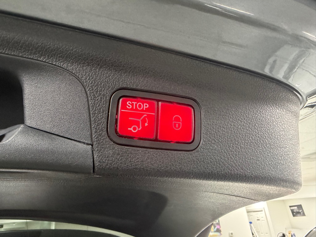 Photo 37 of this MERCEDES-BENZ GLE