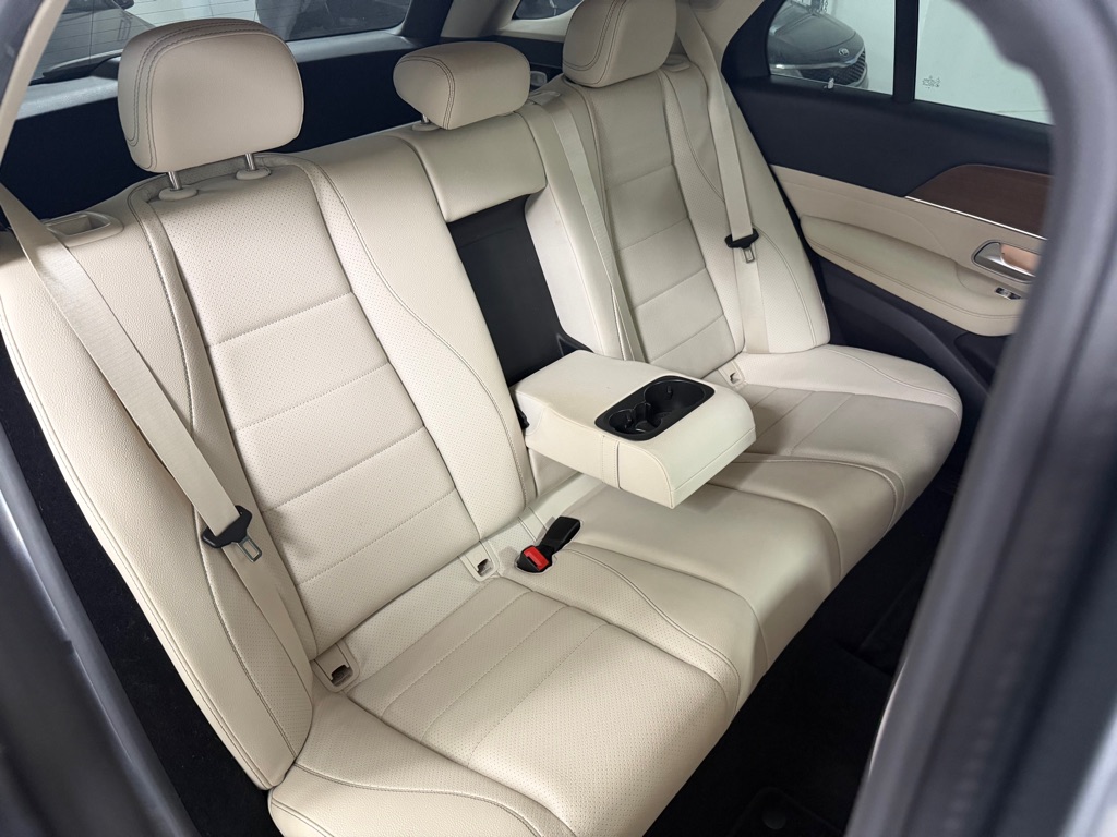 Photo 31 of this MERCEDES-BENZ GLE