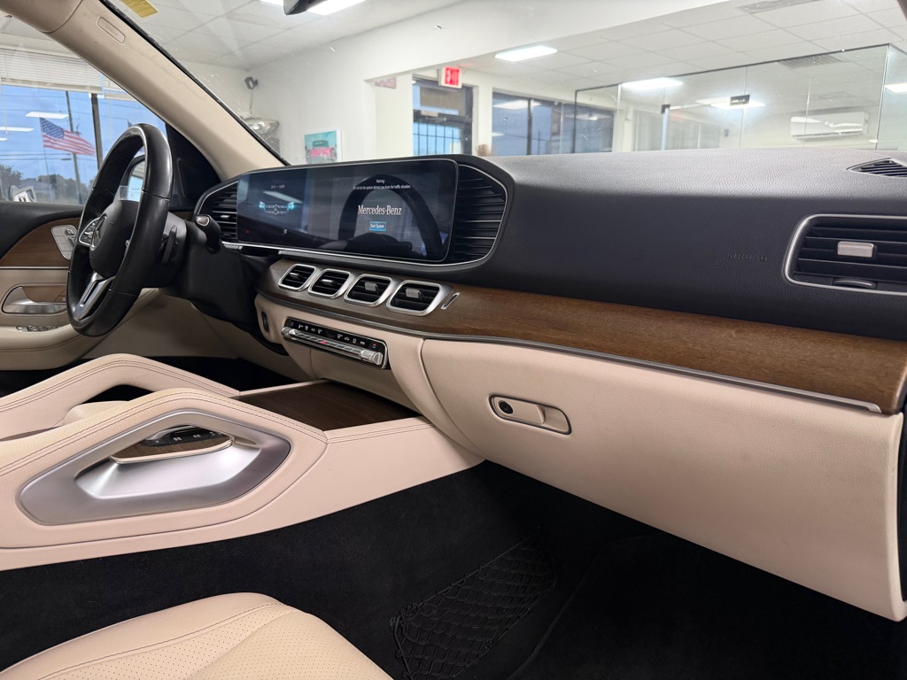 Photo 22 of this MERCEDES-BENZ GLE