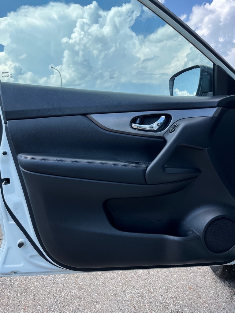 Photo 16 of this NISSAN ROGUE
