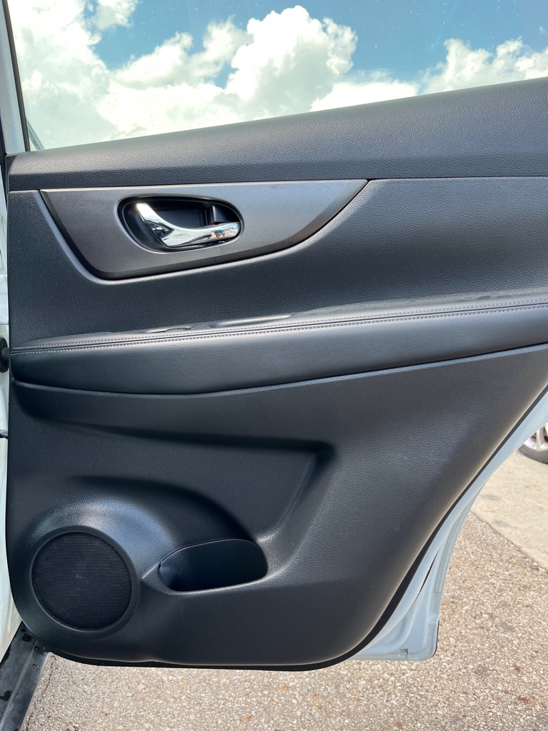 Photo 10 of this NISSAN ROGUE