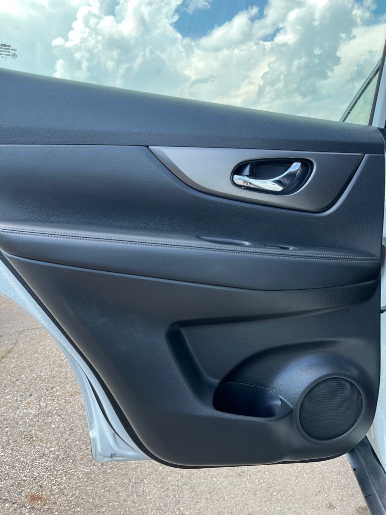 Photo 13 of this NISSAN ROGUE