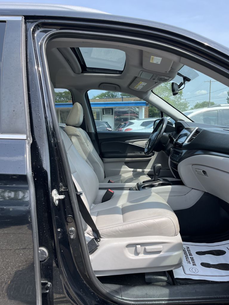 Photo 7 of this HONDA PILOT