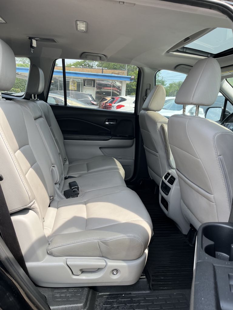 Photo 8 of this HONDA PILOT