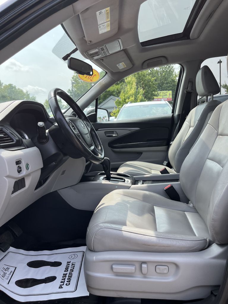 Photo 13 of this HONDA PILOT