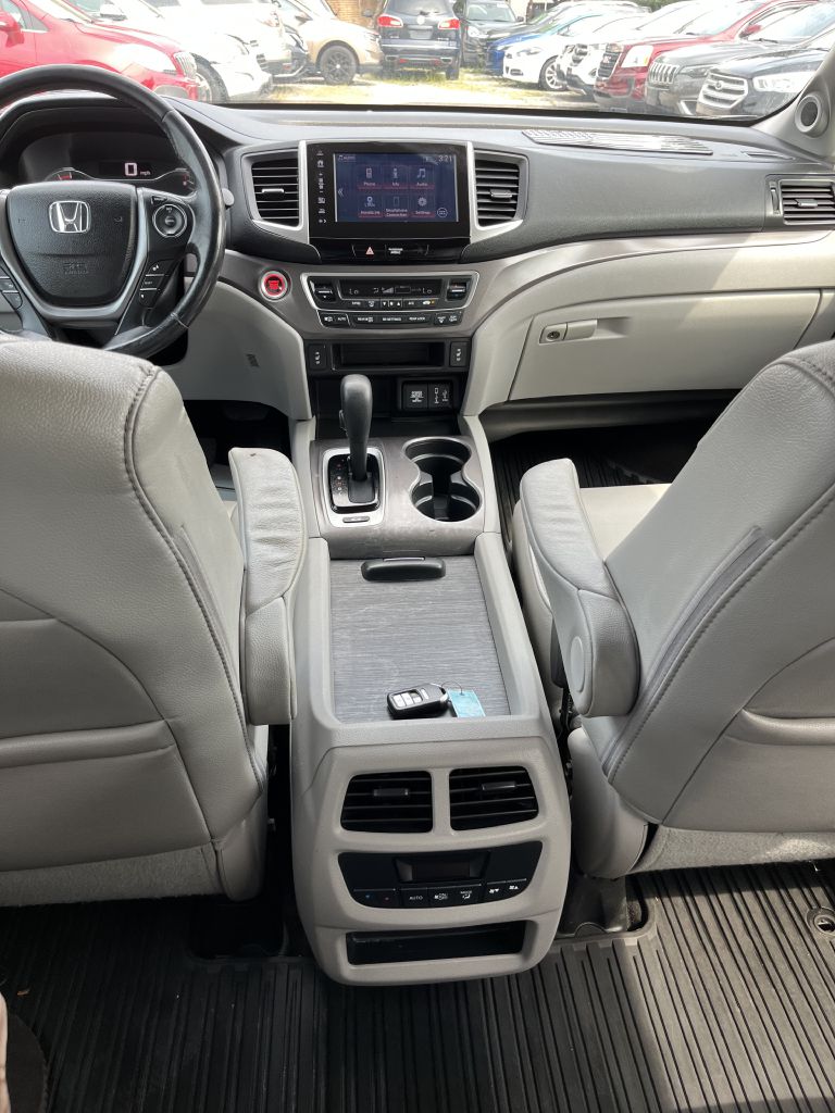Photo 18 of this HONDA PILOT