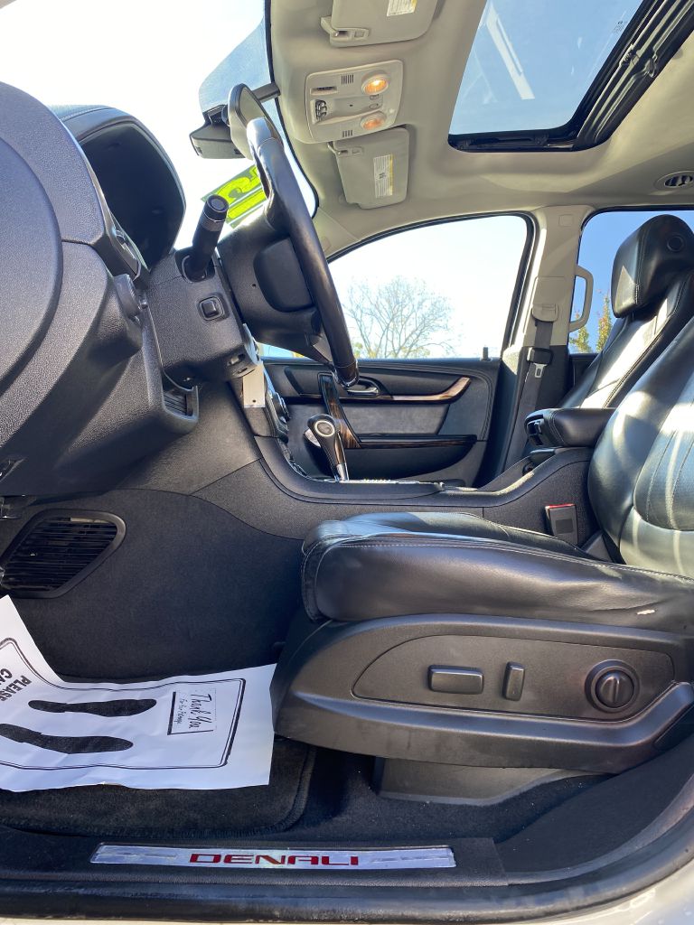 Photo 11 of this GMC ACADIA
