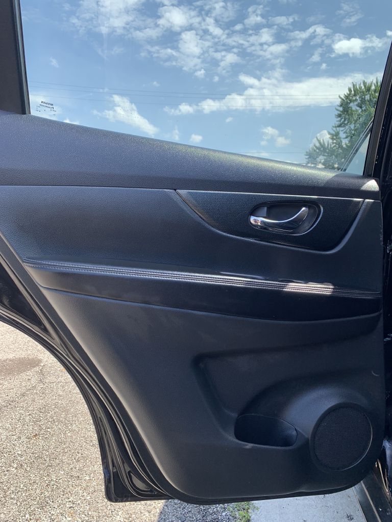 Photo 13 of this NISSAN ROGUE