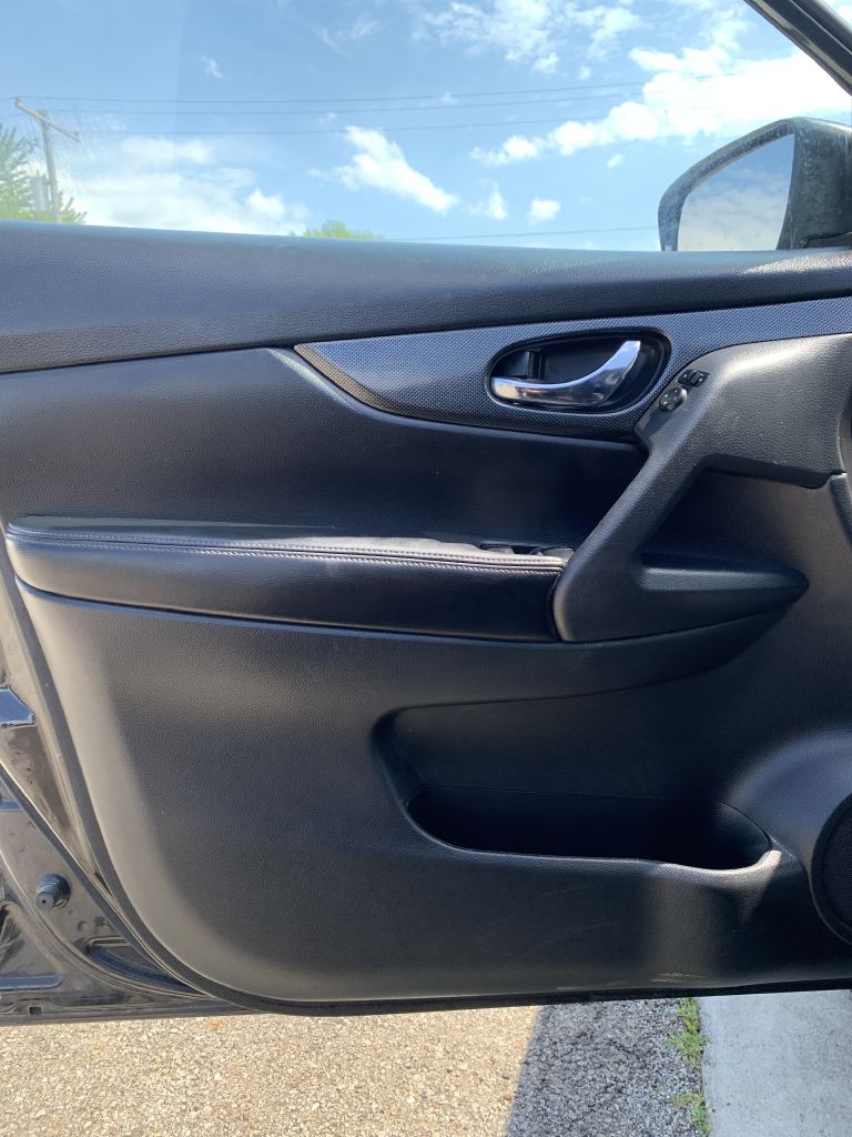 Photo 15 of this NISSAN ROGUE
