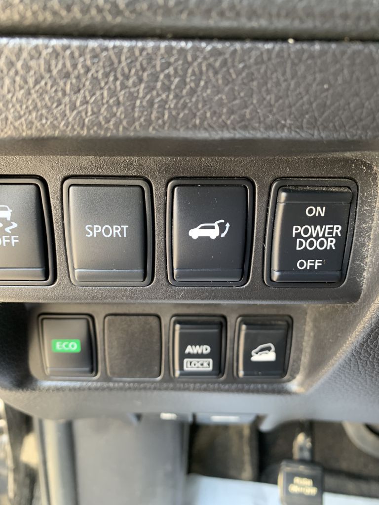 Photo 18 of this NISSAN ROGUE