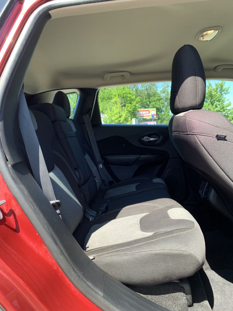Photo 11 of this JEEP CHEROKEE