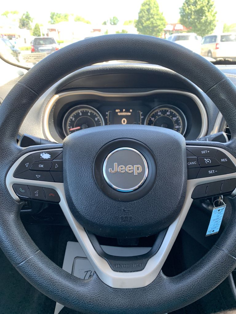 Photo 20 of this JEEP CHEROKEE