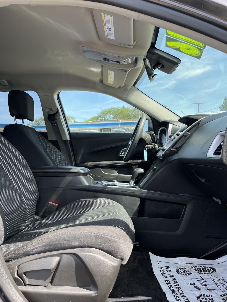 Photo 6 of this CHEVROLET EQUINOX