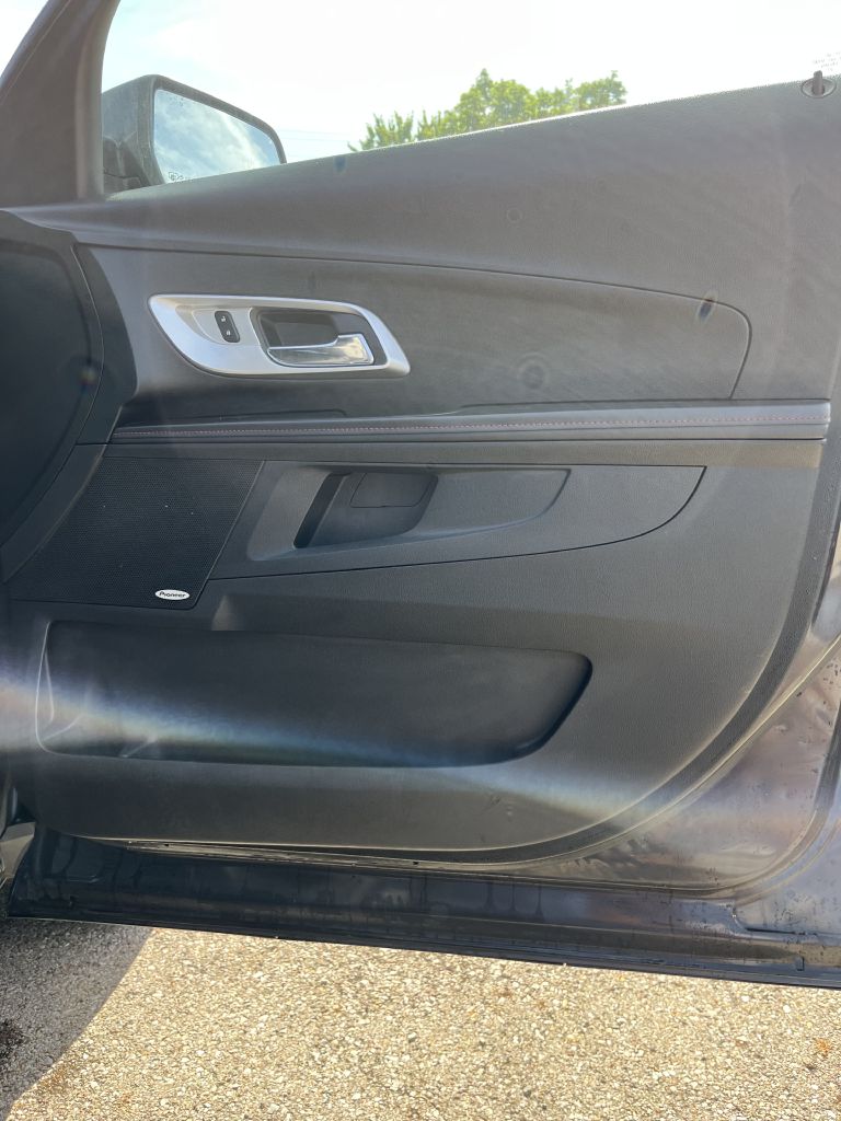Photo 7 of this CHEVROLET EQUINOX