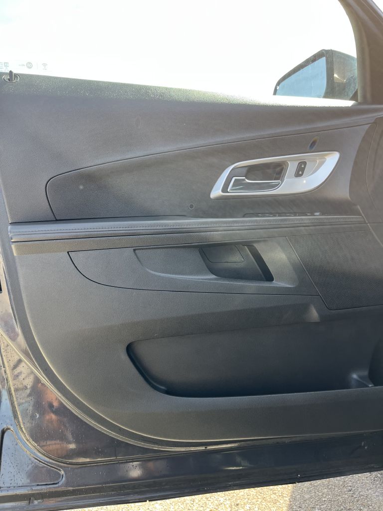 Photo 12 of this CHEVROLET EQUINOX