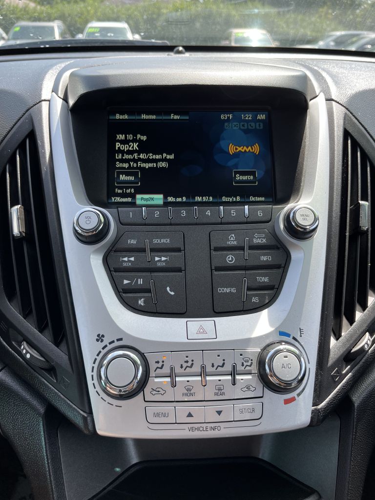 Photo 17 of this CHEVROLET EQUINOX