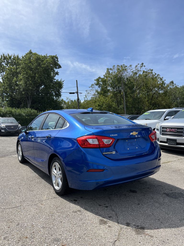 Photo 4 of this CHEVROLET CRUZE
