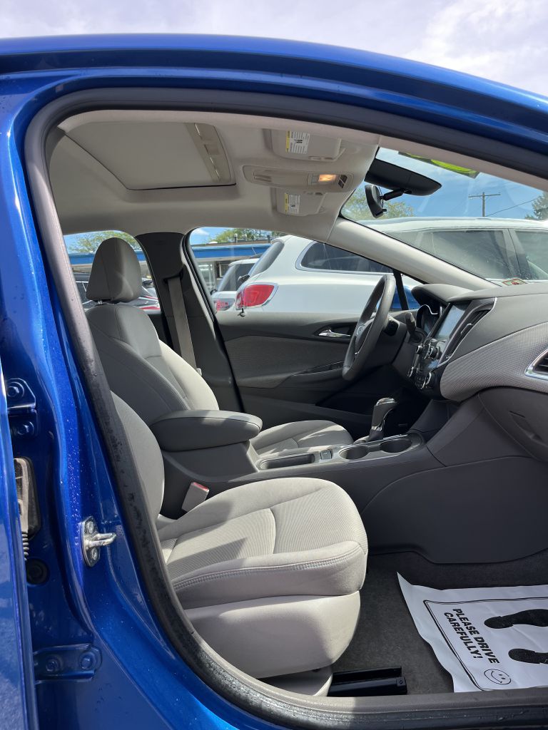 Photo 7 of this CHEVROLET CRUZE