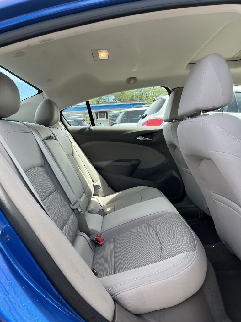Photo 9 of this CHEVROLET CRUZE