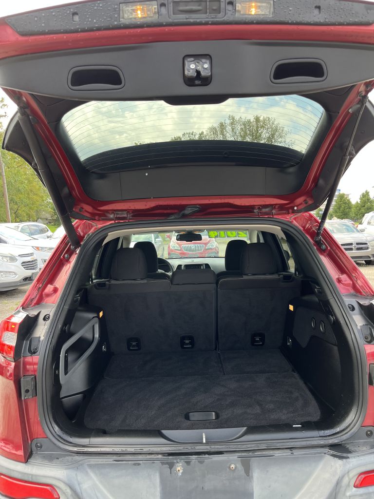 Photo 9 of this JEEP CHEROKEE