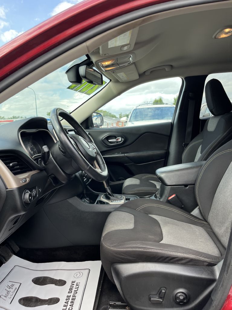 Photo 11 of this JEEP CHEROKEE