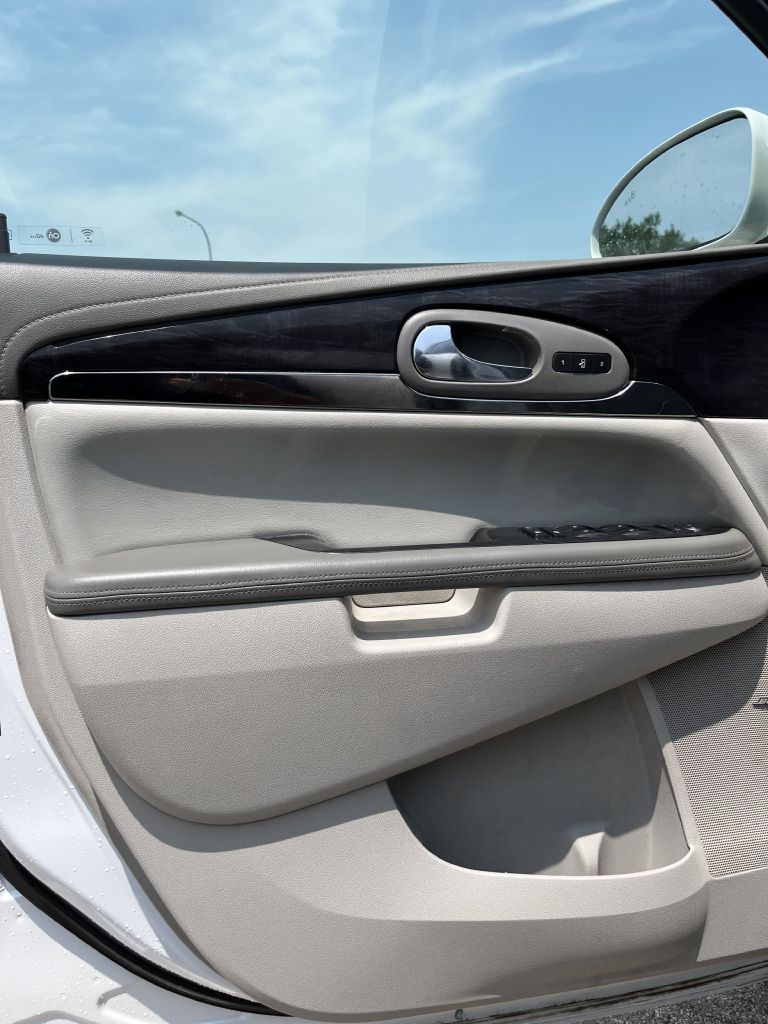 Photo 15 of this BUICK ENCLAVE