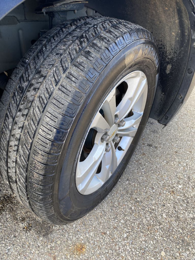 Photo 6 of this CHEVROLET EQUINOX
