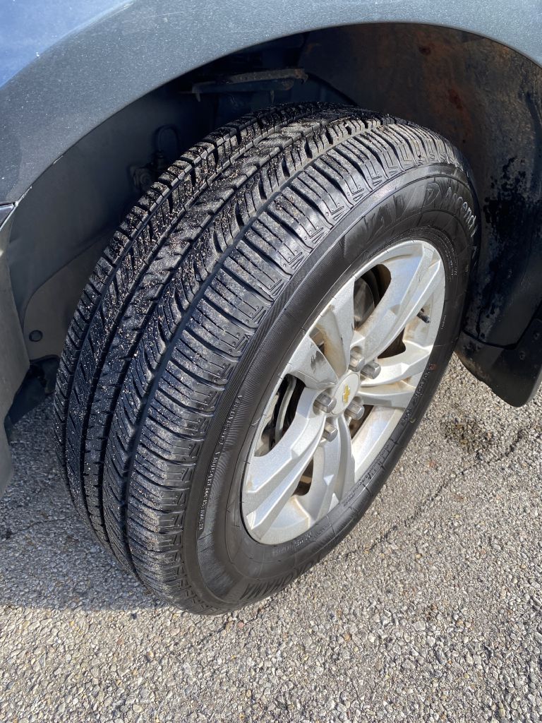 Photo 7 of this CHEVROLET EQUINOX