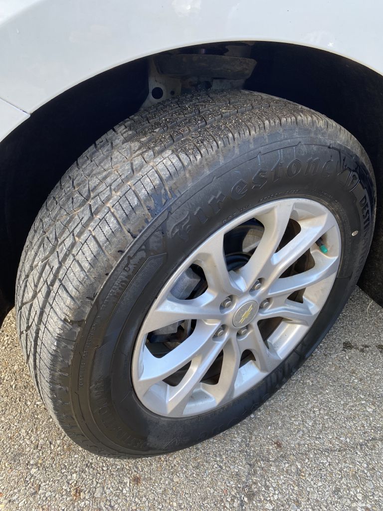 Photo 9 of this CHEVROLET EQUINOX