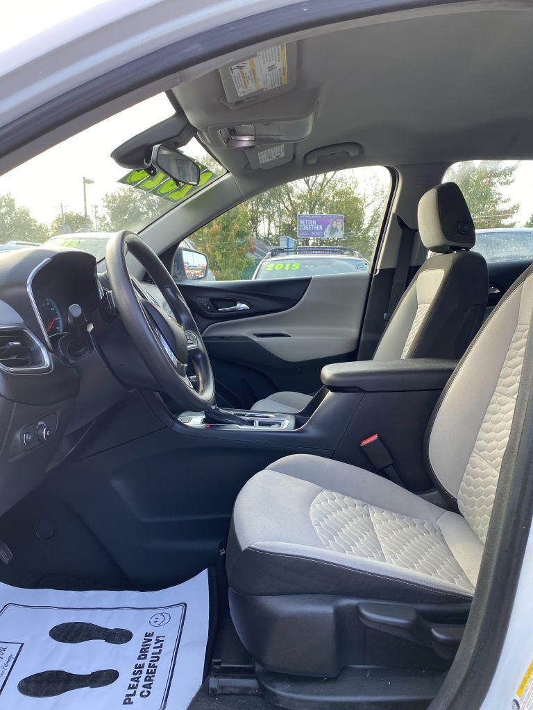 Photo 15 of this CHEVROLET EQUINOX