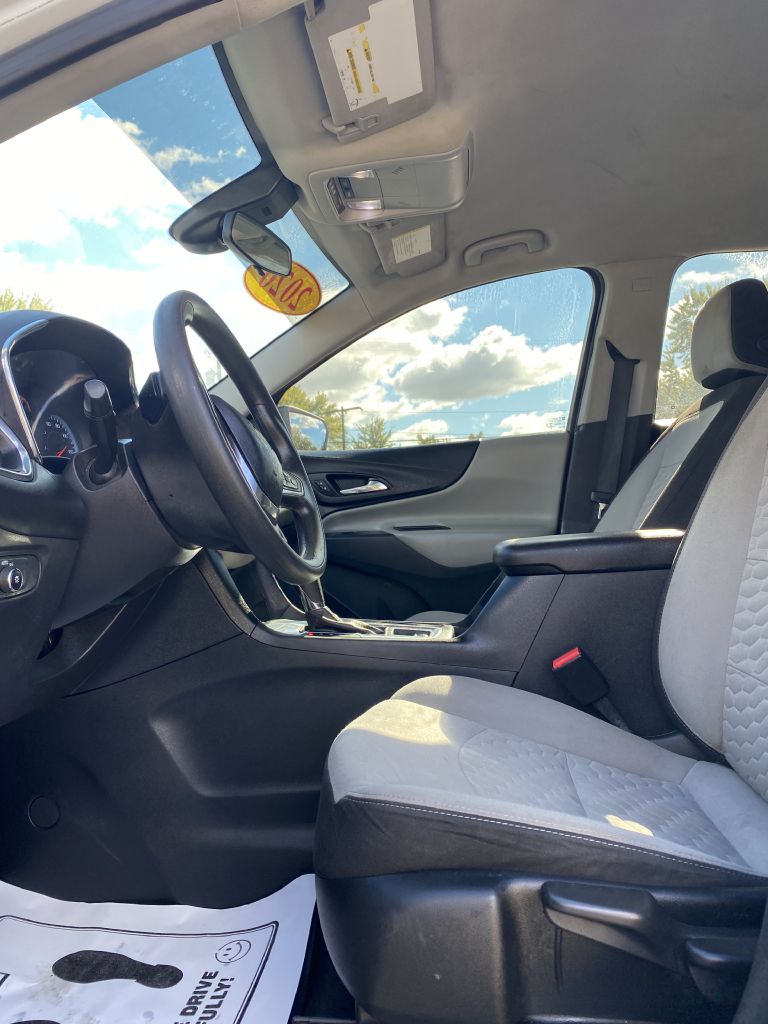 Photo 10 of this CHEVROLET EQUINOX