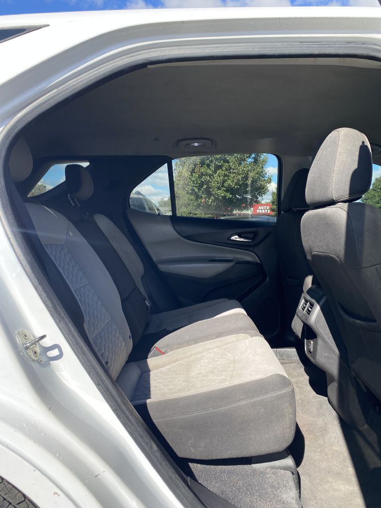 Photo 13 of this CHEVROLET EQUINOX