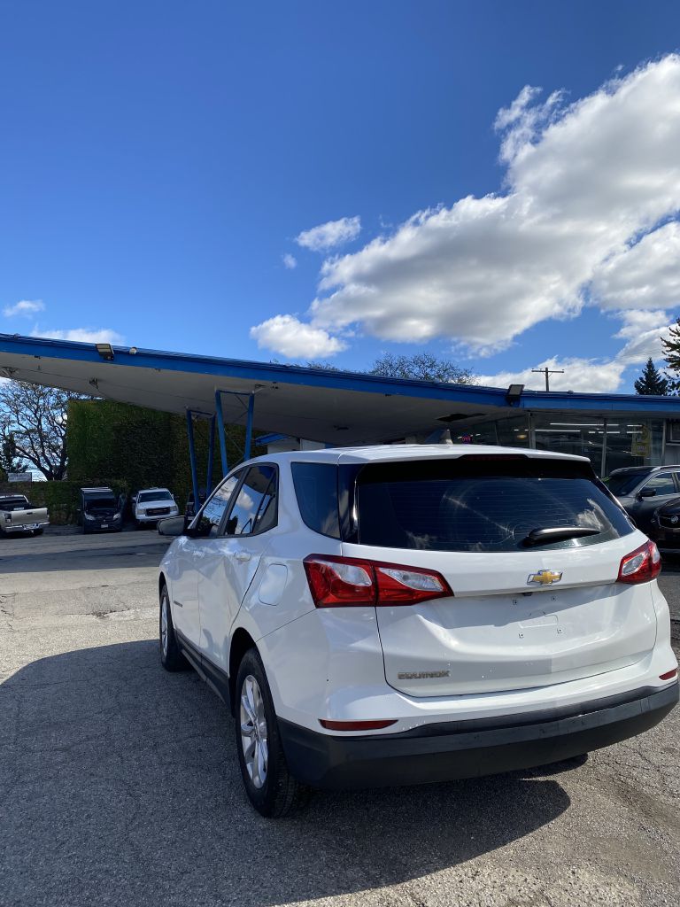 Photo 5 of this CHEVROLET EQUINOX