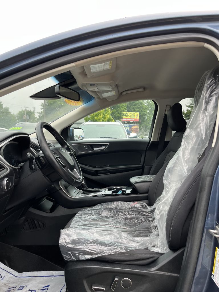 Photo 14 of this FORD EDGE