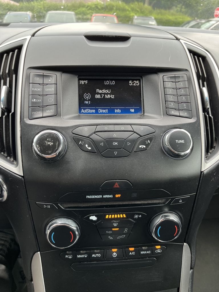 Photo 16 of this FORD EDGE