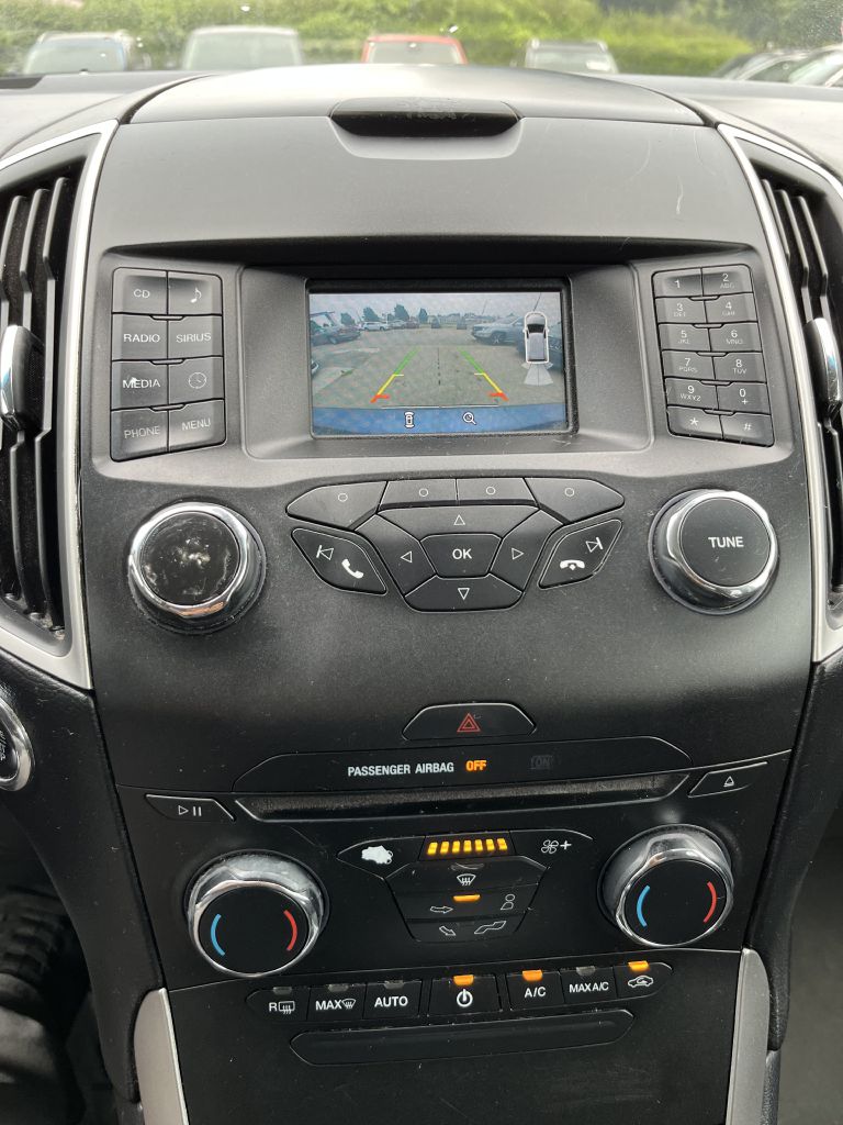 Photo 17 of this FORD EDGE