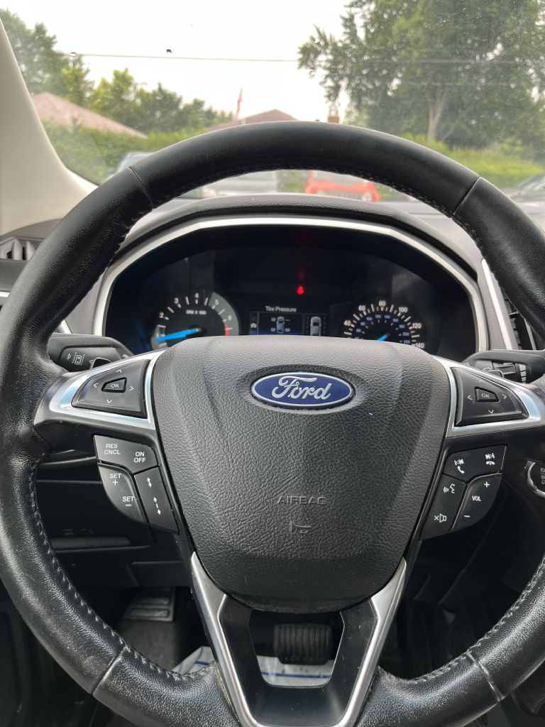 Photo 18 of this FORD EDGE
