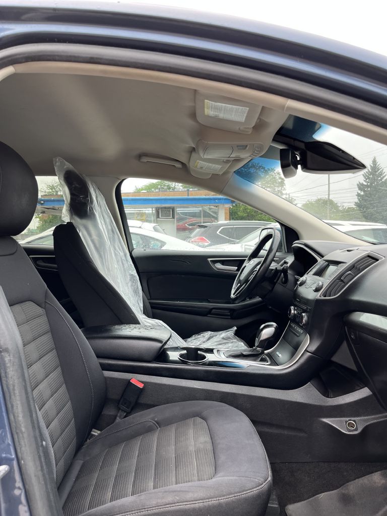 Photo 7 of this FORD EDGE