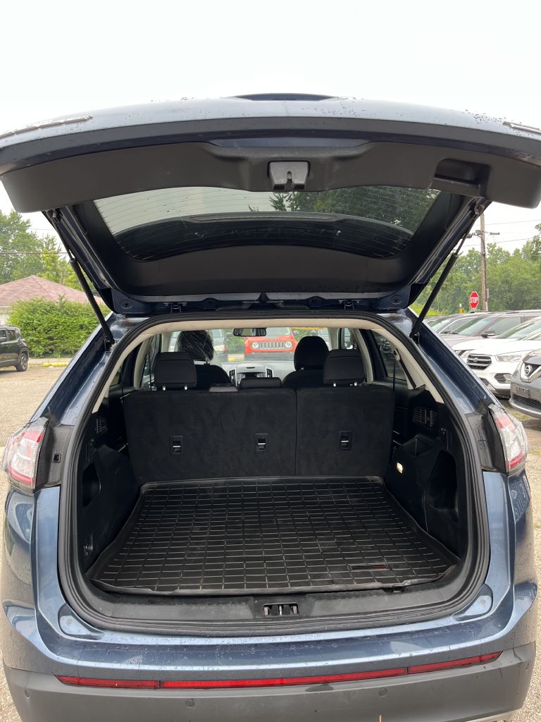 Photo 11 of this FORD EDGE