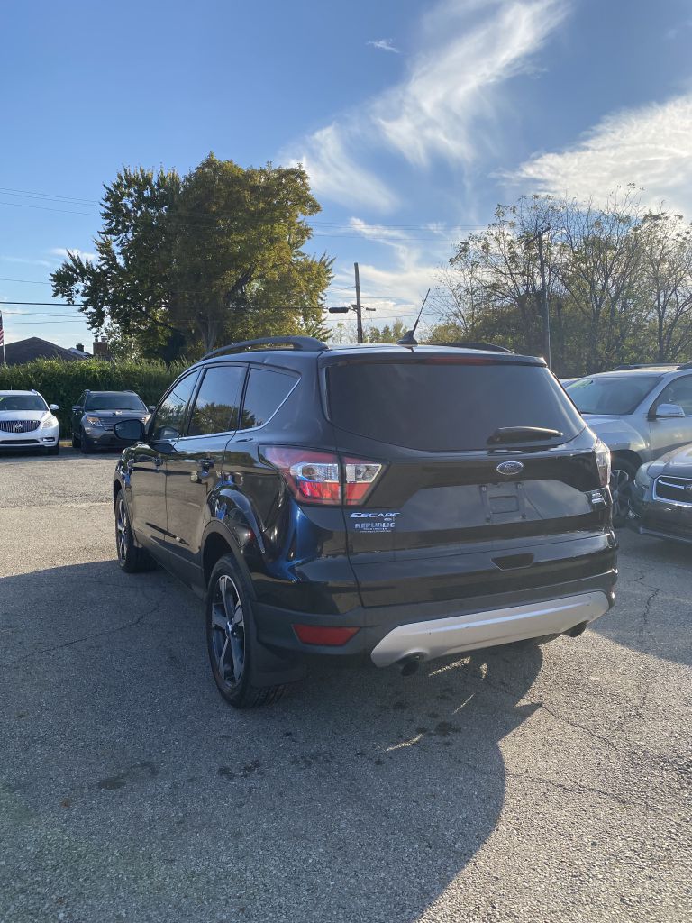 Photo 4 of this FORD ESCAPE